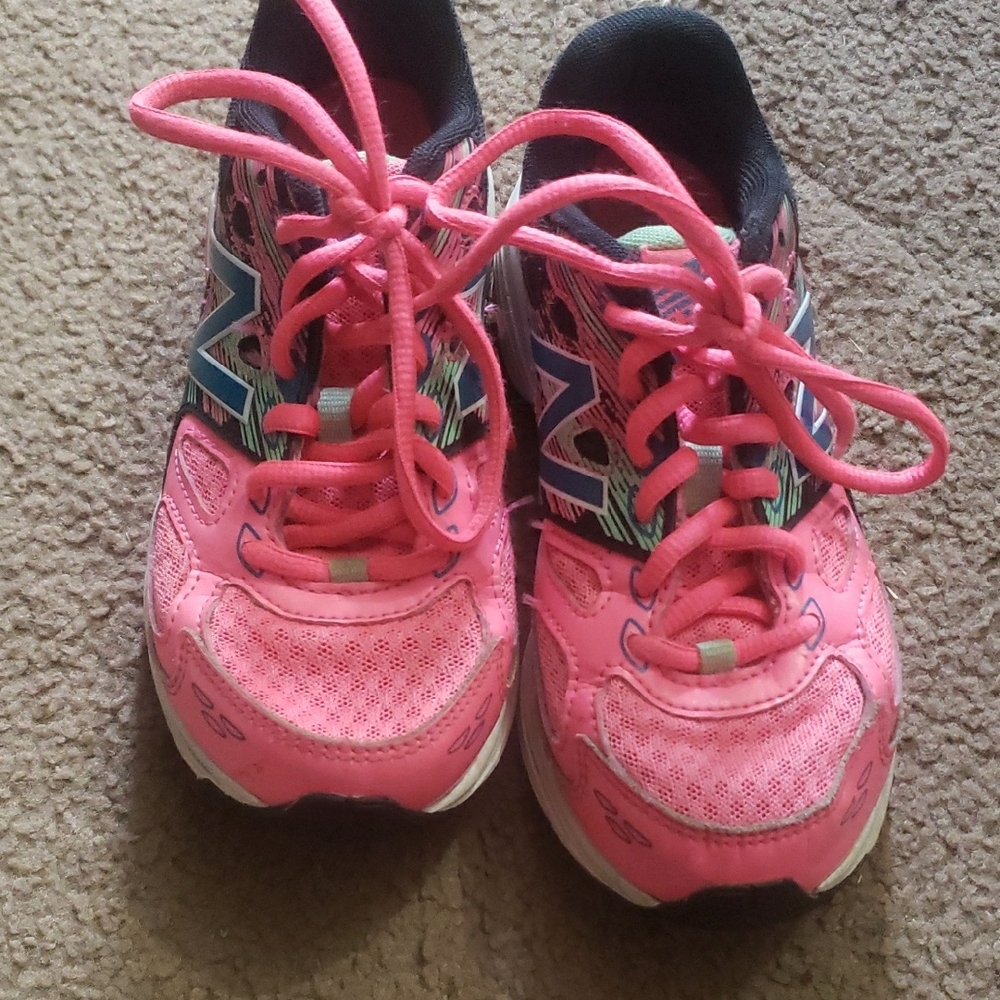 New Balance Kids Sneakers in Pink and Black - Picture 2 of 7